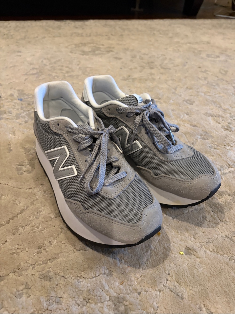 New Balance women’s  Gray Mesh & Suede Sneakers size 7
